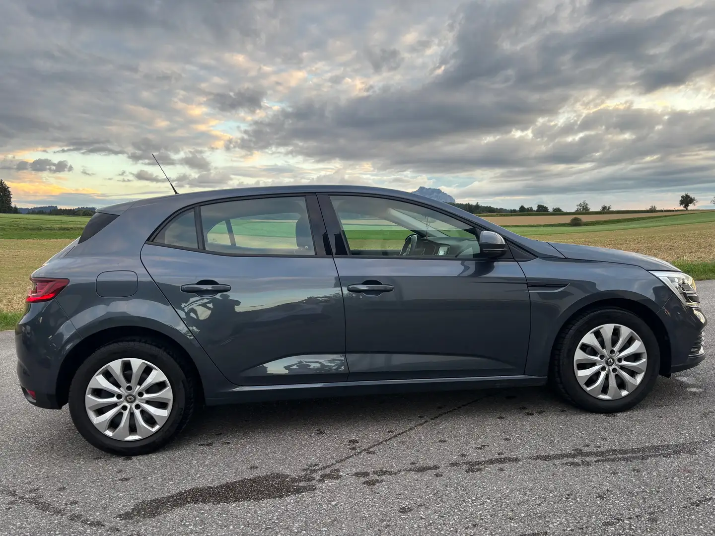 Renault Megane Mégane Life TCe 100 PF Life Grau - 2