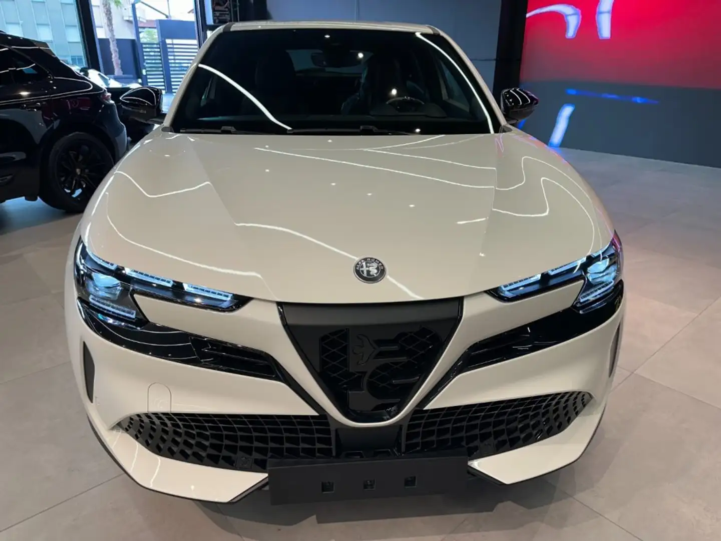 Alfa Romeo Junior 1.2 145 CV Hybrid eDCT6 Speciale Weiß - 2