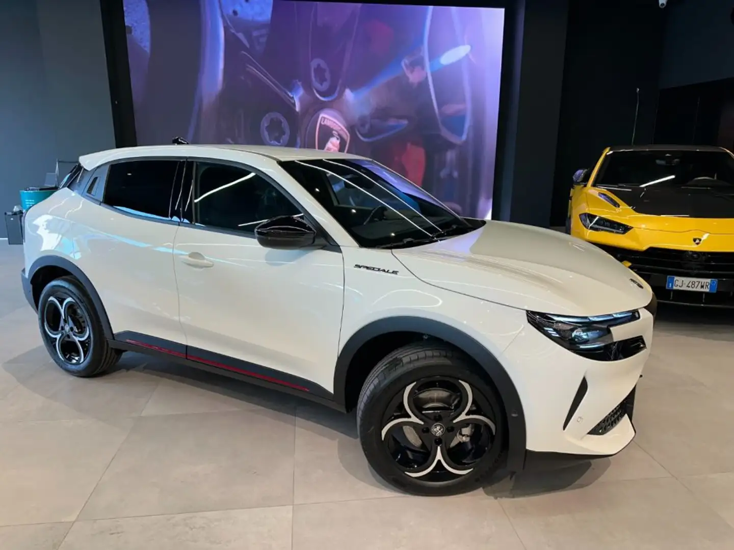 Alfa Romeo Junior 1.2 145 CV Hybrid eDCT6 Speciale Weiß - 1