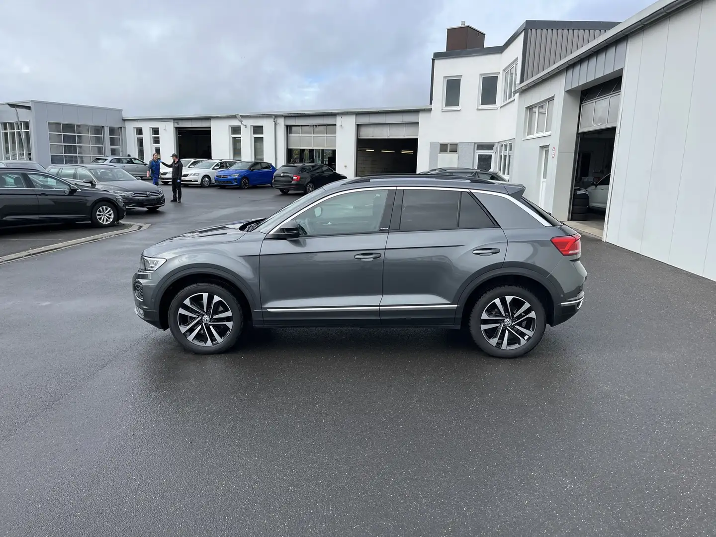 Volkswagen T-Roc 2.0 TDI DSG 4Motion IQ.Drive 169€ m. 20% Anzahlu Grau - 2