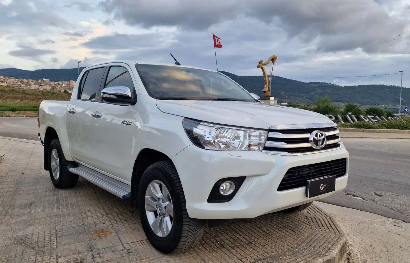Toyota Hilux 2.4 d-4d double cab Lounge 4wd Blanco - 1