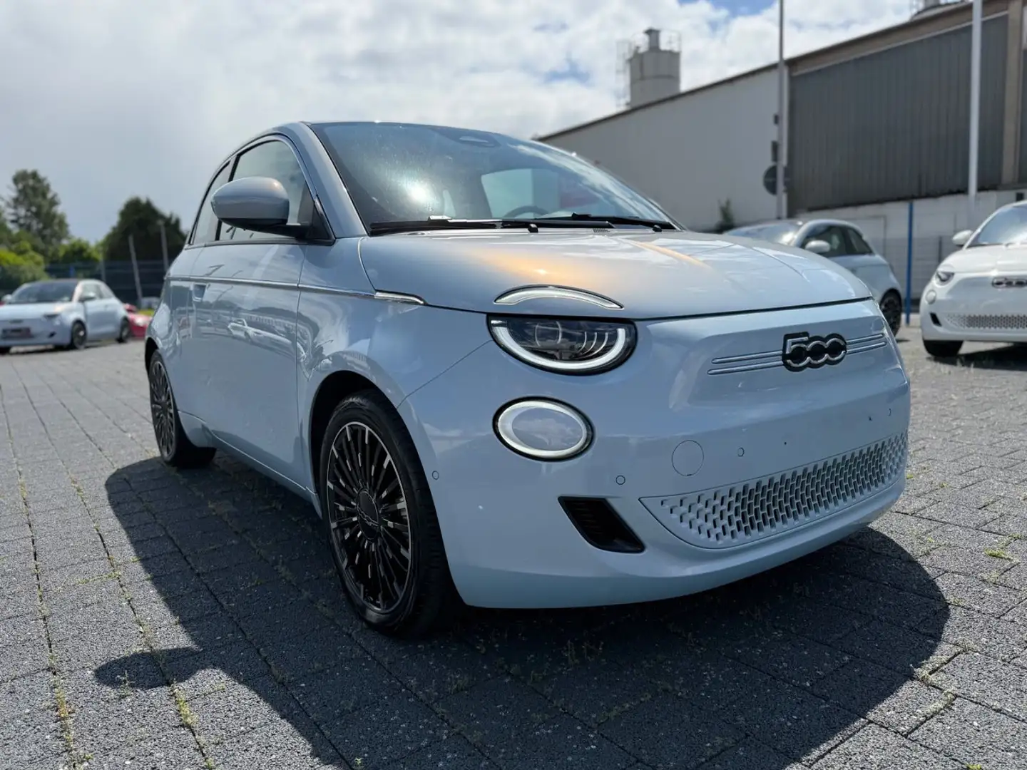 Fiat 500e 3+1 La Prima by Bocelli in HIMMELBLAU Blau - 1