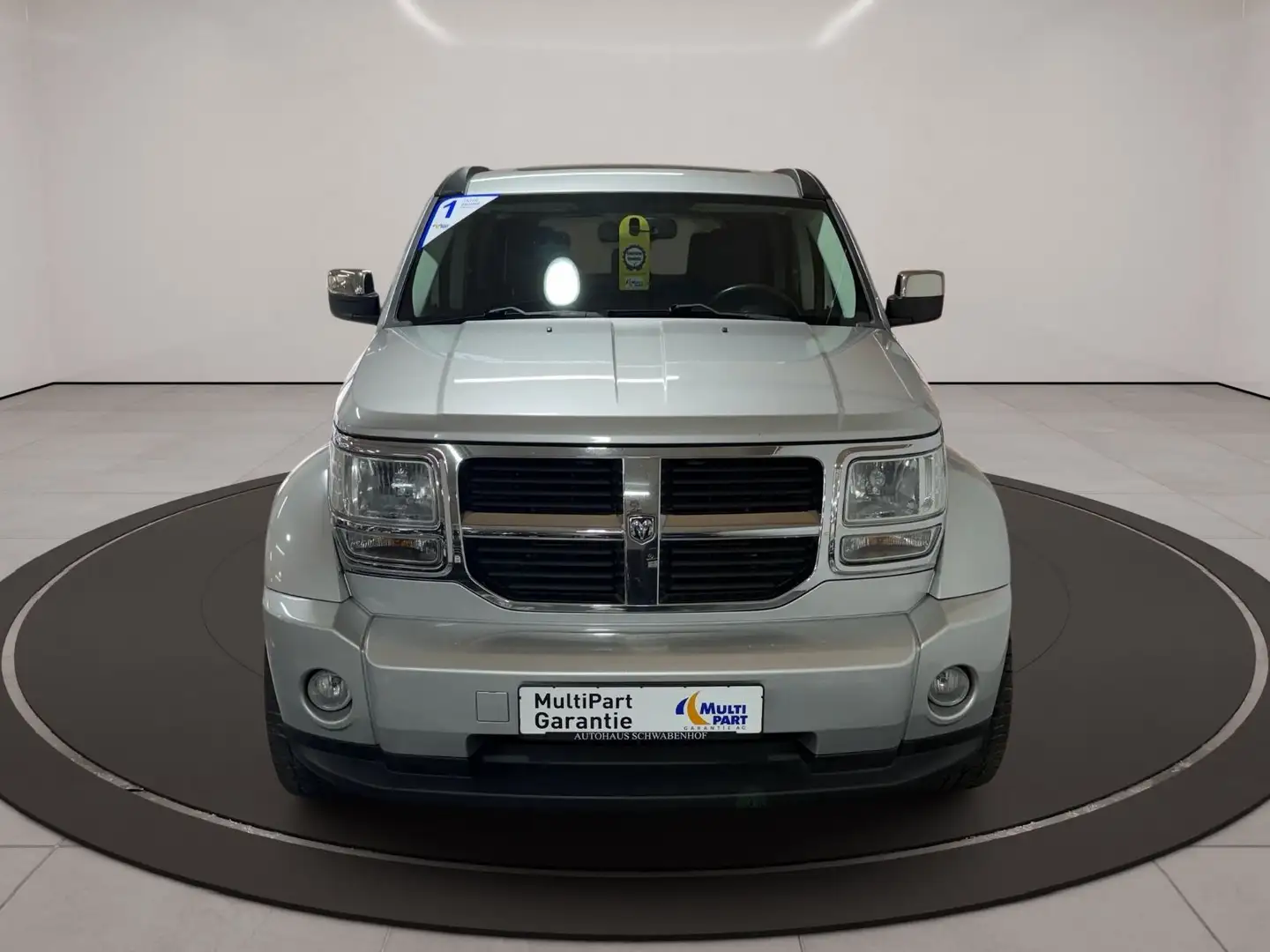 Dodge Nitro R/T Grau - 2