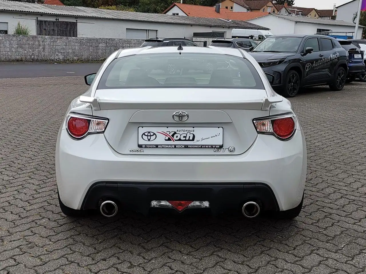 Toyota GT86 2.0 H4 200 ch BVA / 2ème main / Cuir-Alcantara / Xénon / Sièges chauffants