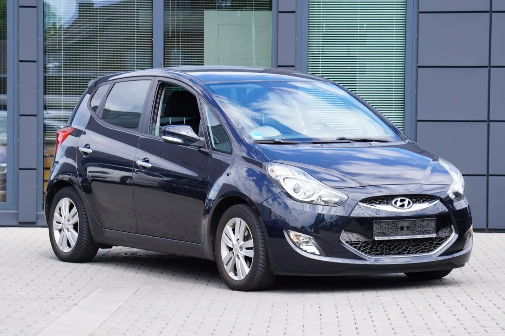 Hyundai iX20 Comfort *MIT 2 JAHREN GARANTIE !!* Zwart - 1