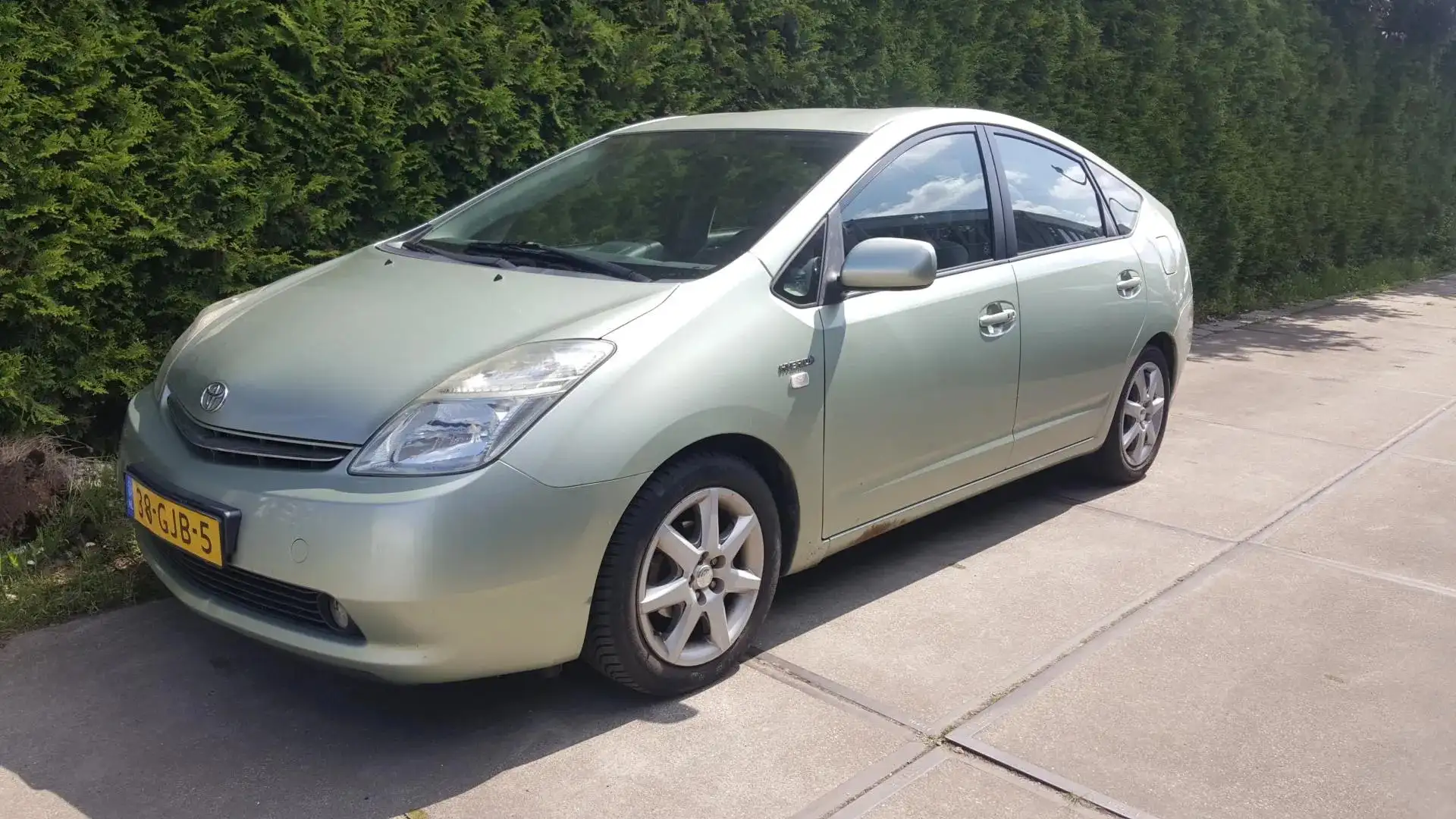 Toyota Prius 1.5 VVT-i Business Edition Groen - 1