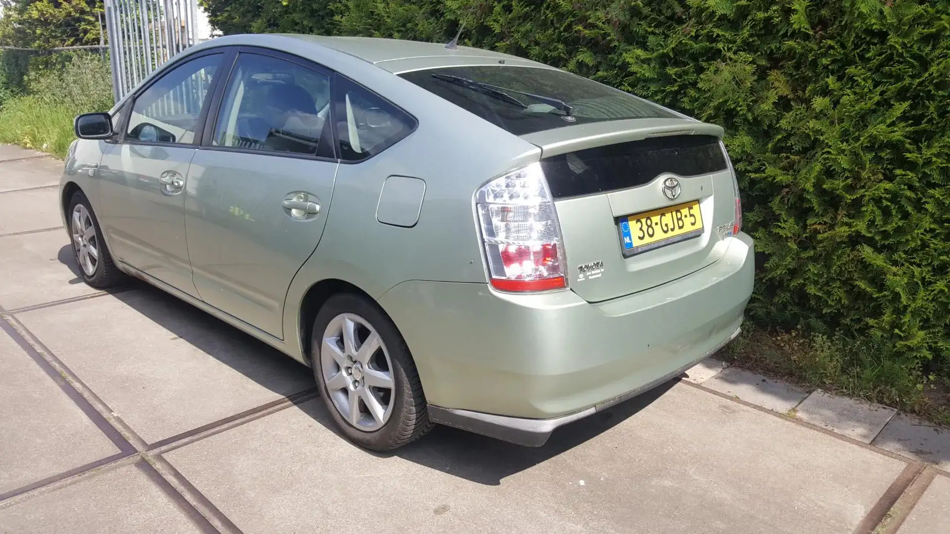 Toyota Prius 1.5 VVT-i Business Edition Groen - 2