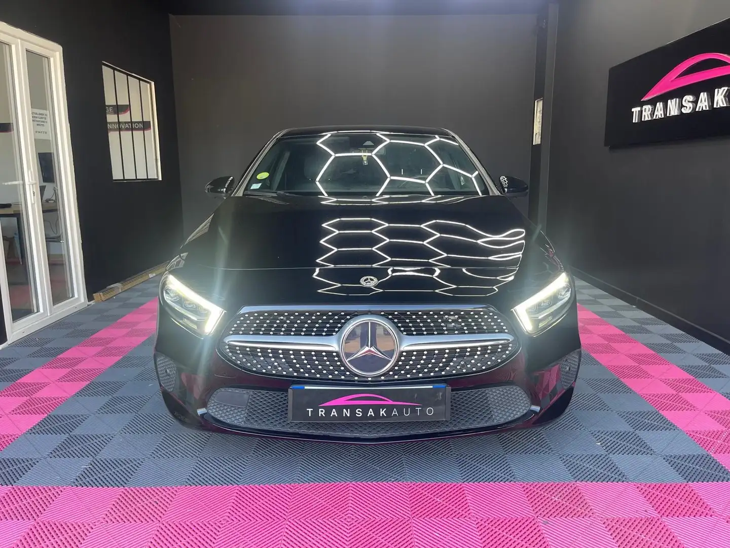 Mercedes-Benz Progressive Line Zwart - 2