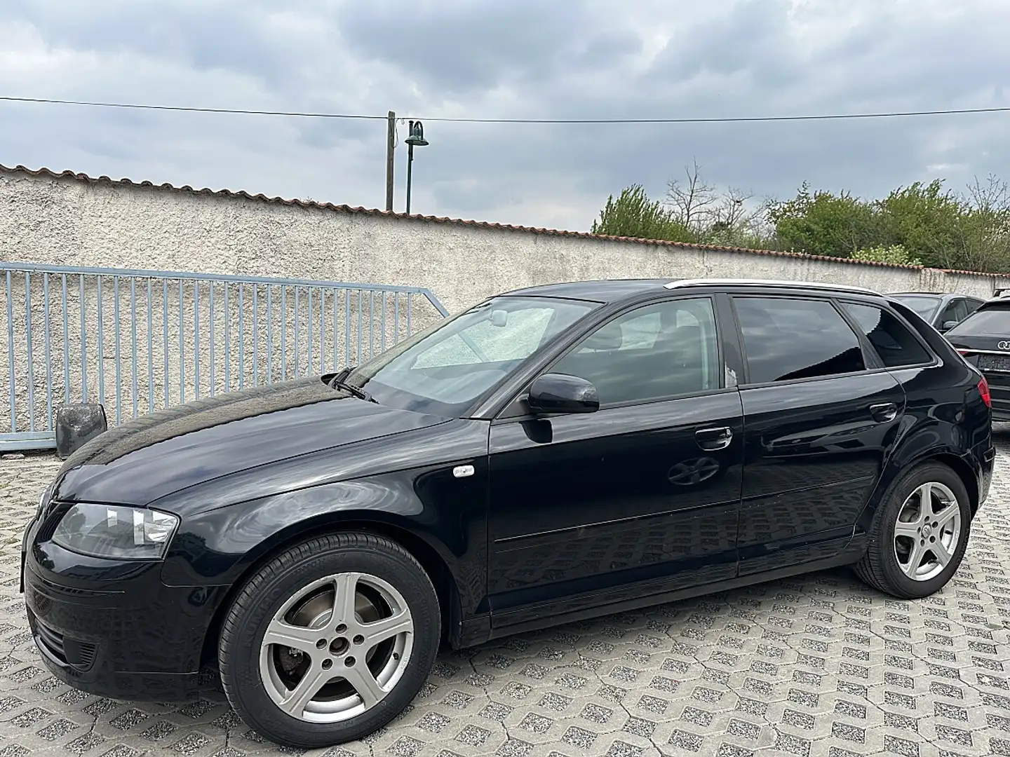 Audi A3 SB Attraction 1,9 TDI DPF Schwarz - 2