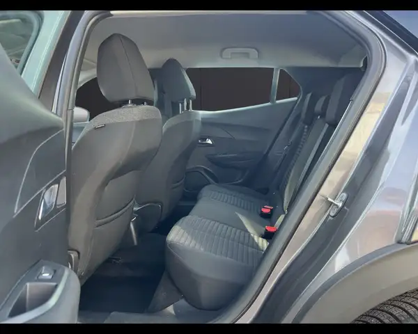 Peugeot 2008 view 16