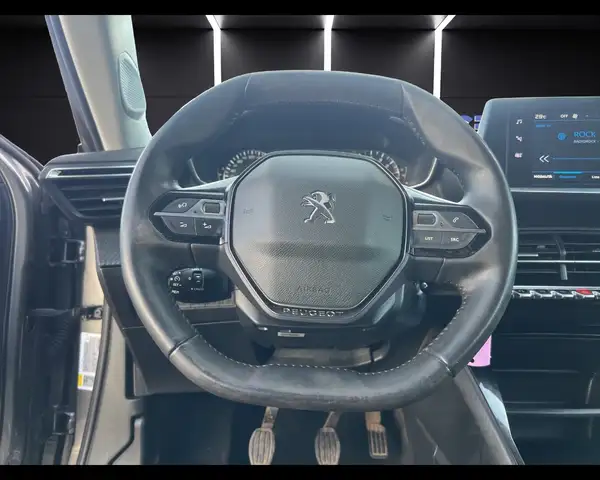 Peugeot 2008 view 11