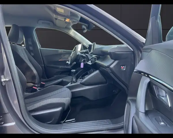Peugeot 2008 view 17