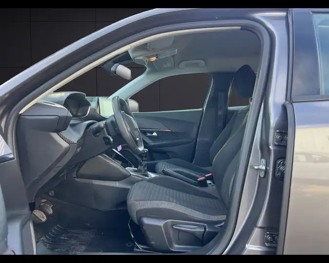 Peugeot 2008 PureTech 100 S&S Allure — foto 9