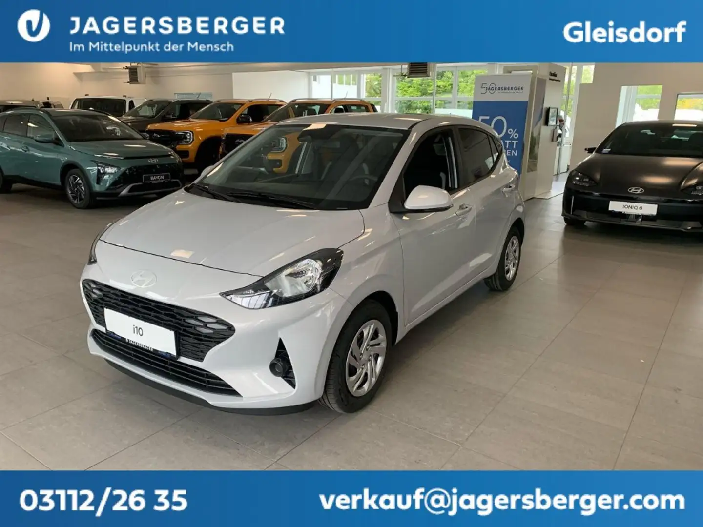 Hyundai i10 1,0 i Line Plus Grijs - 1