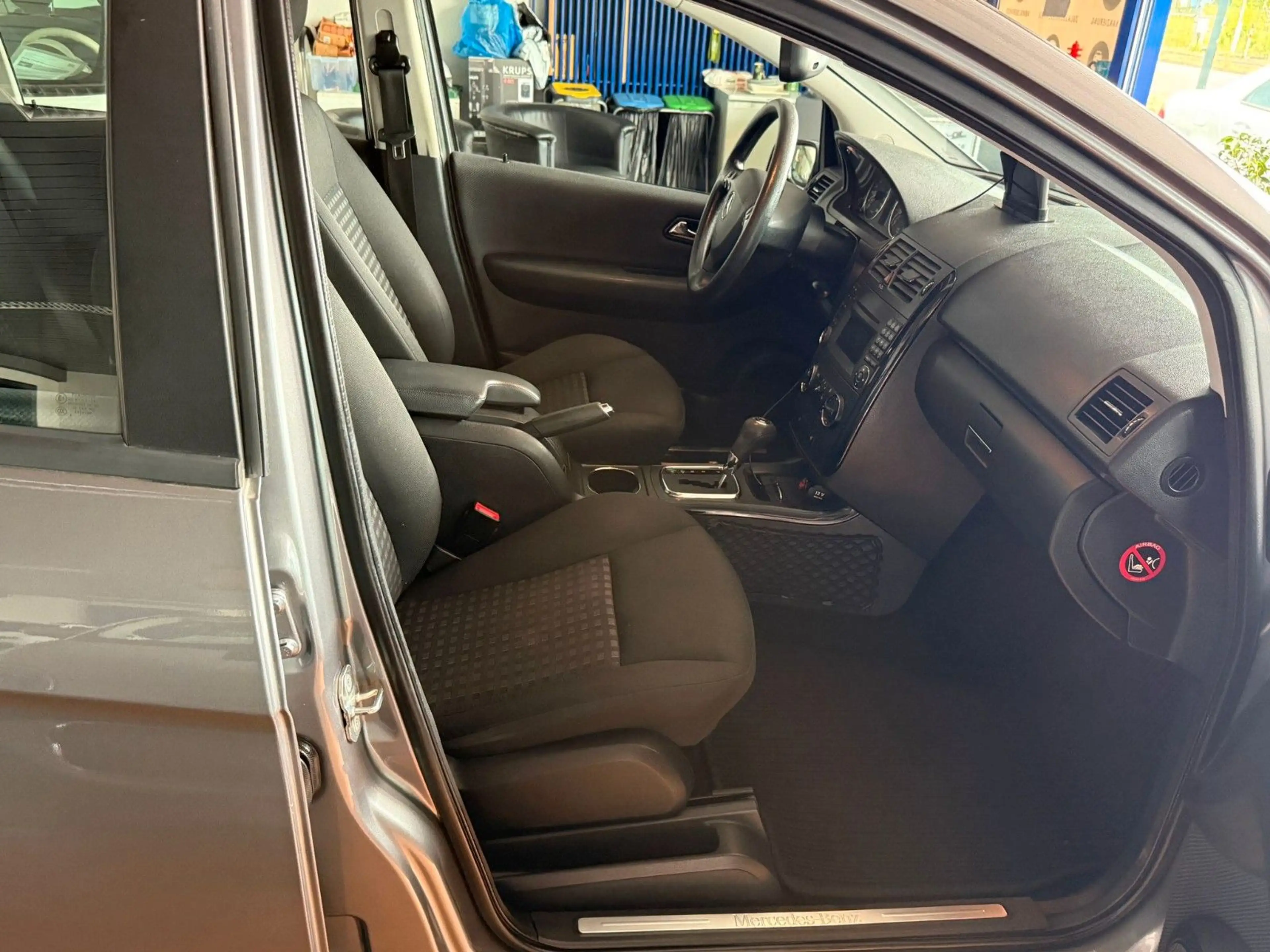Mercedes-Benz A 150 Classic Automatik / Klima / R-Kamera — photo 12