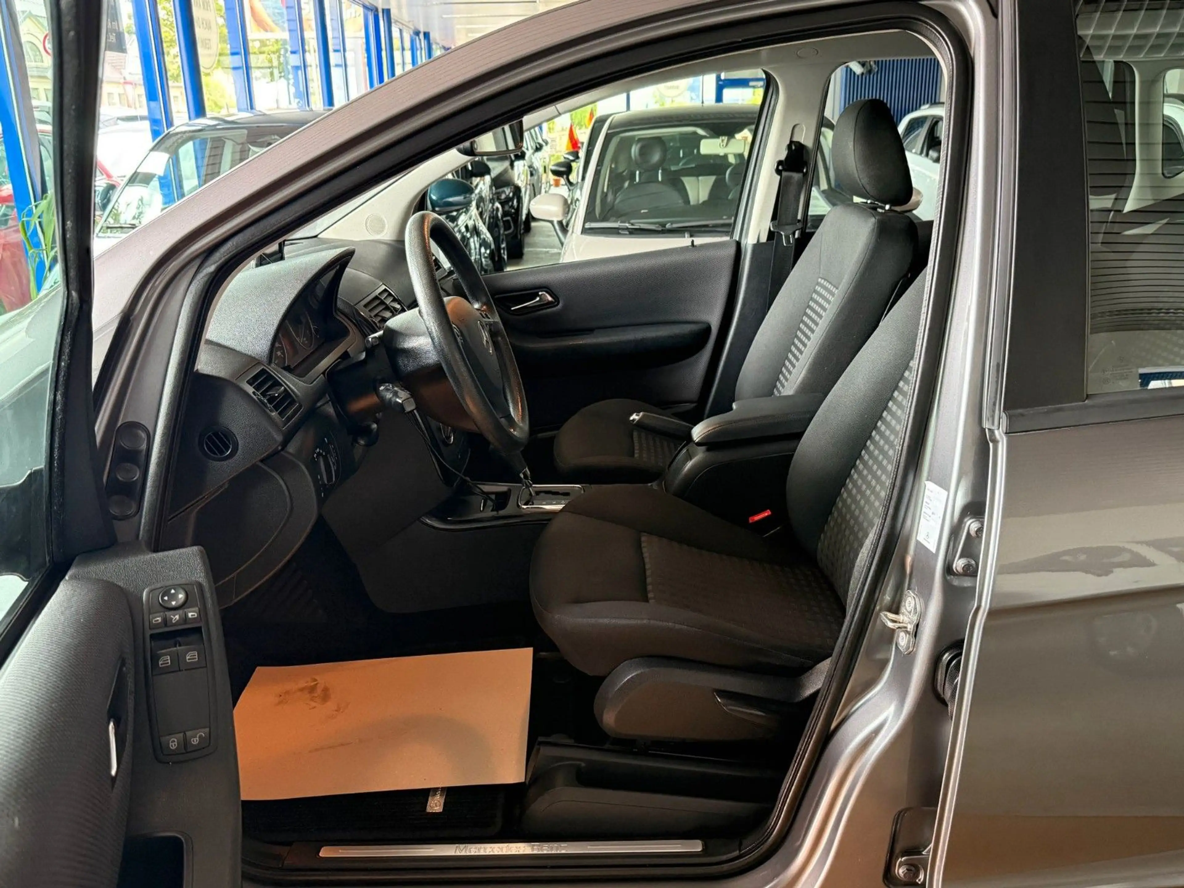 Mercedes-Benz A 150 Classic Automatik / Klima / R-Kamera — photo 8