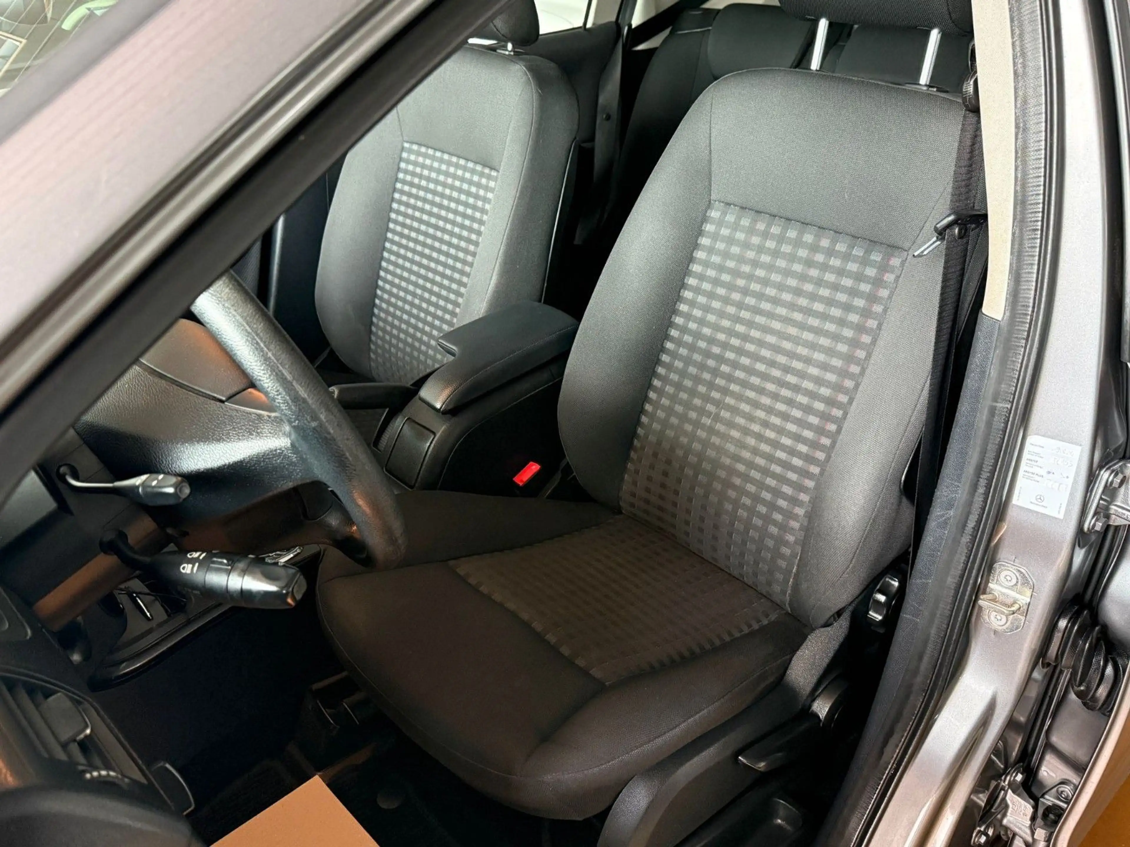 Mercedes-Benz A 150 Classic Automatik / Klima / R-Kamera — photo 7