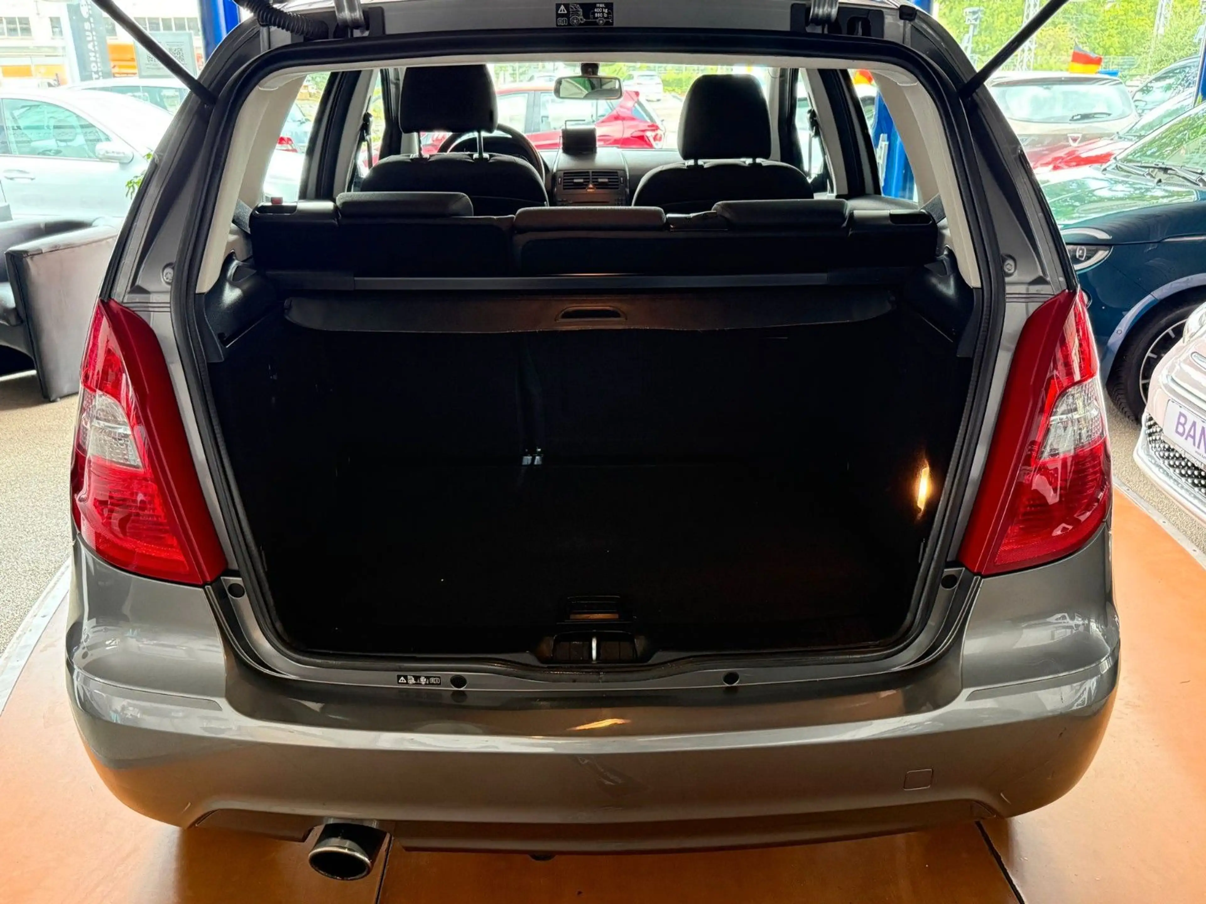 Mercedes-Benz A 150 Classic Automatik / Klima / R-Kamera — photo 10