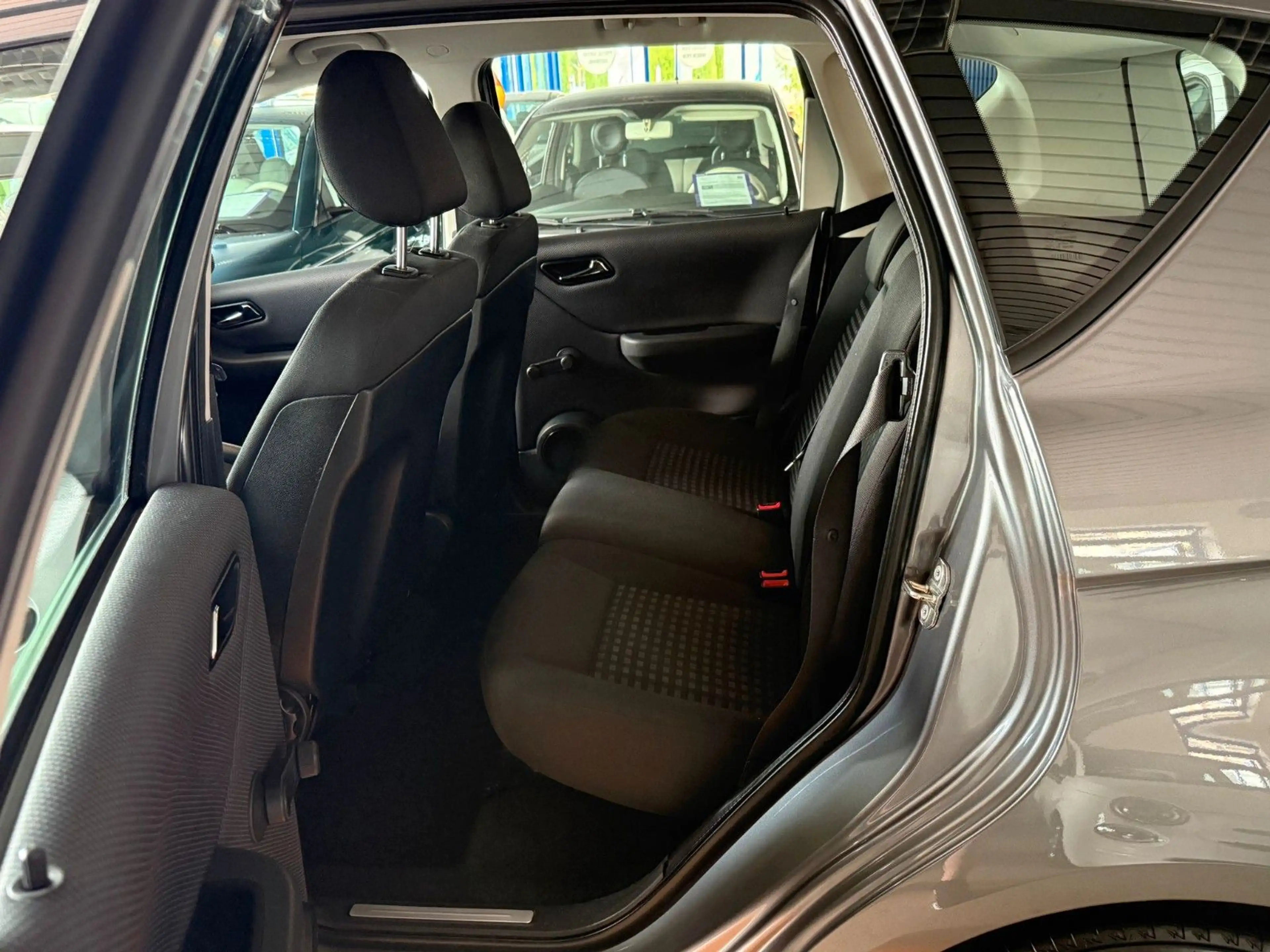 Mercedes-Benz A 150 Classic Automatik / Klima / R-Kamera — photo 9