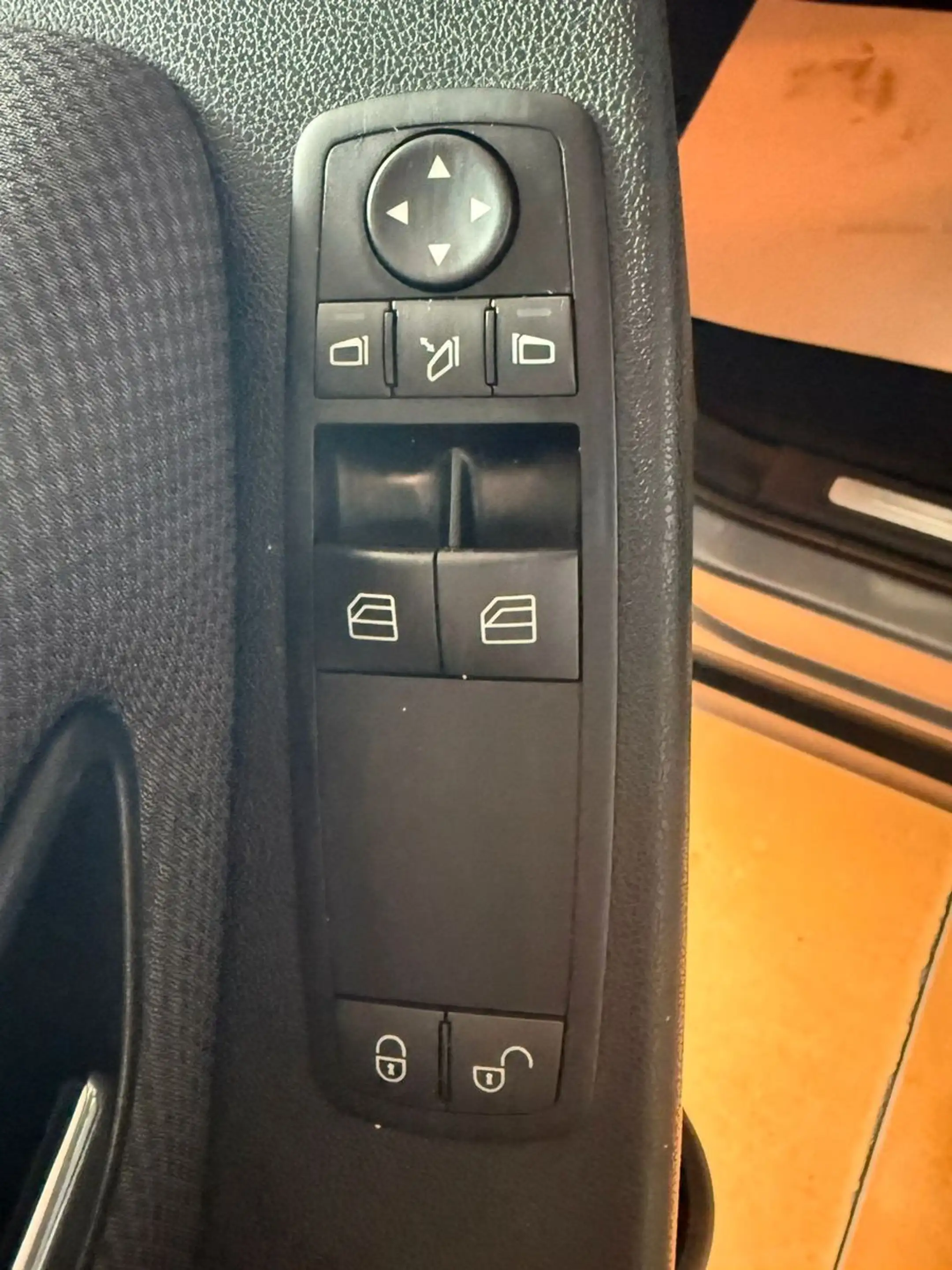 Mercedes-Benz A 150 Classic Automatik / Klima / R-Kamera — photo 15