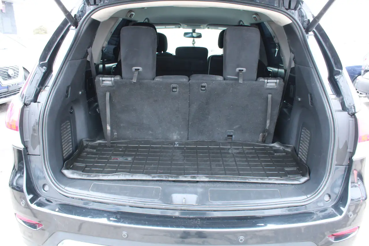 Nissan Pathfinder снимка Nissan Pathfinder