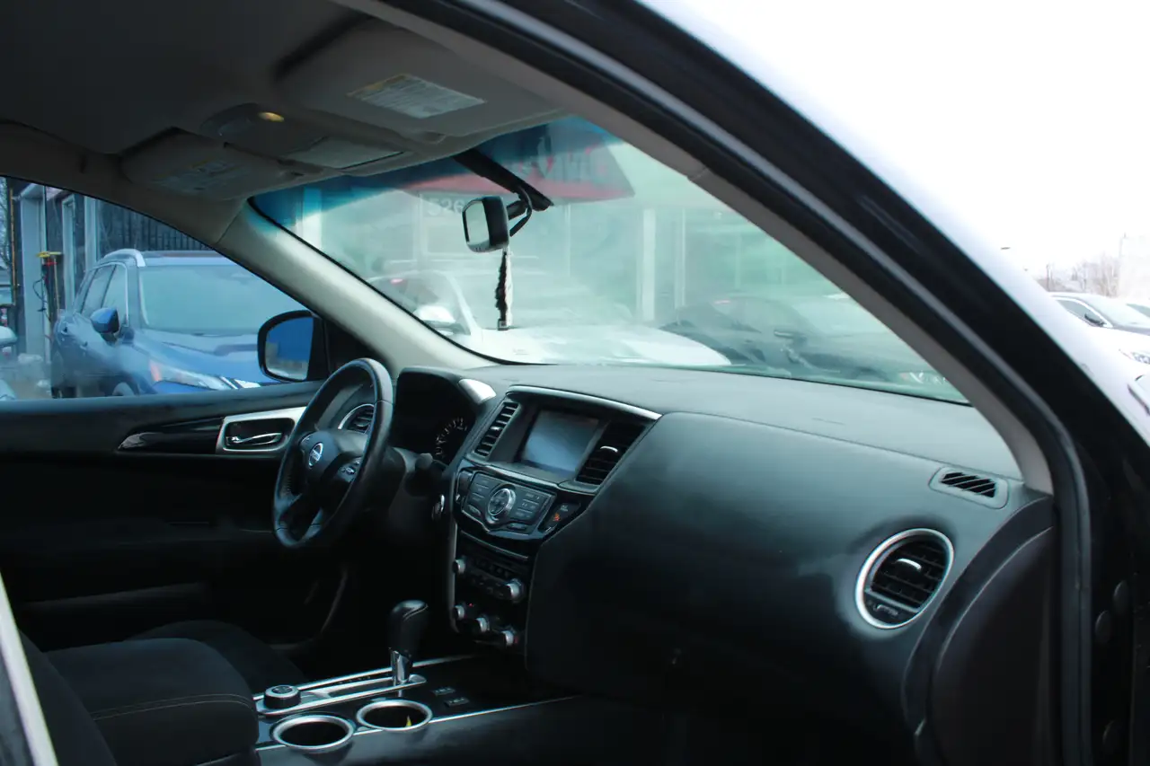 Nissan Pathfinder снимка Nissan Pathfinder