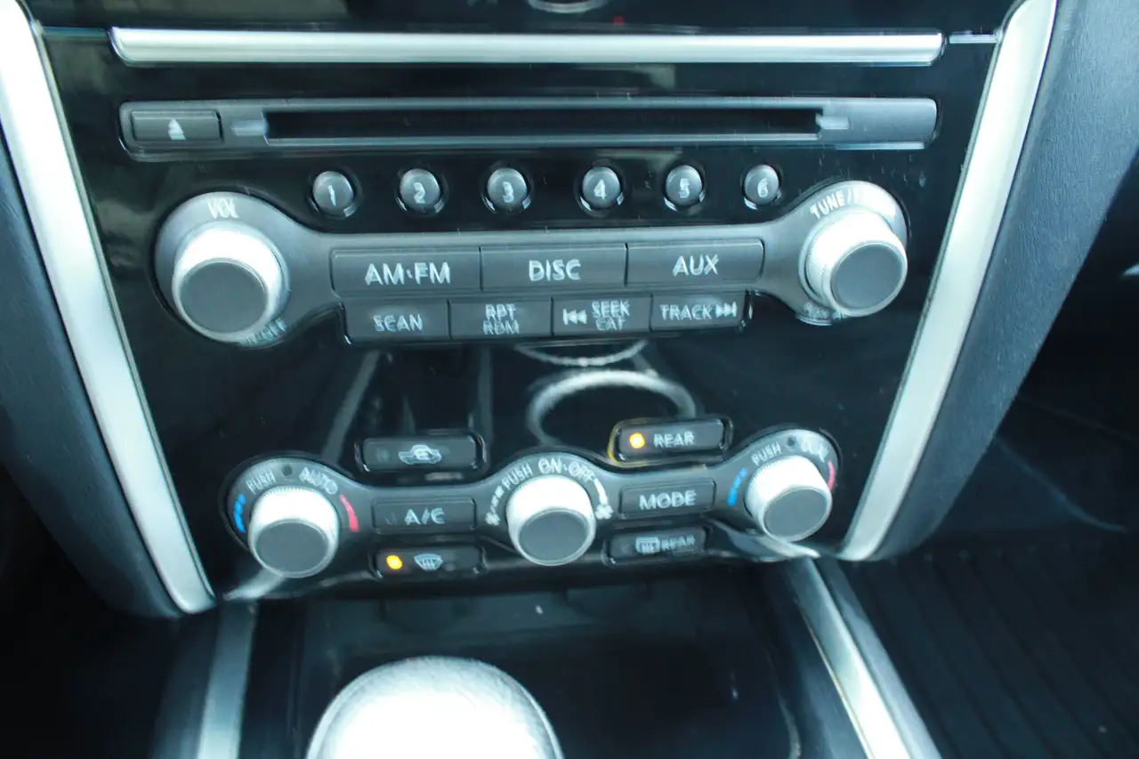 Nissan Pathfinder снимка Nissan Pathfinder