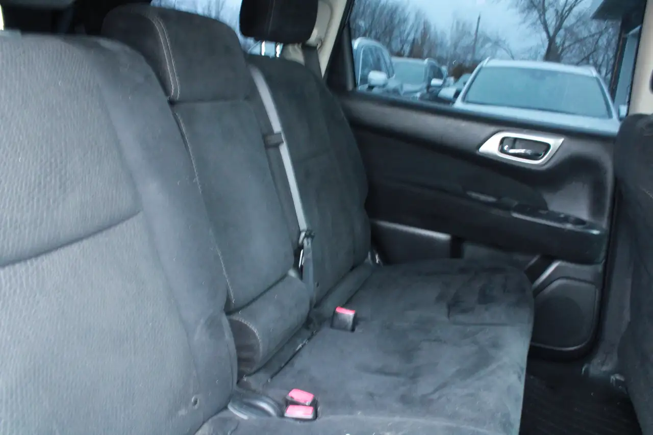 Nissan Pathfinder снимка Nissan Pathfinder