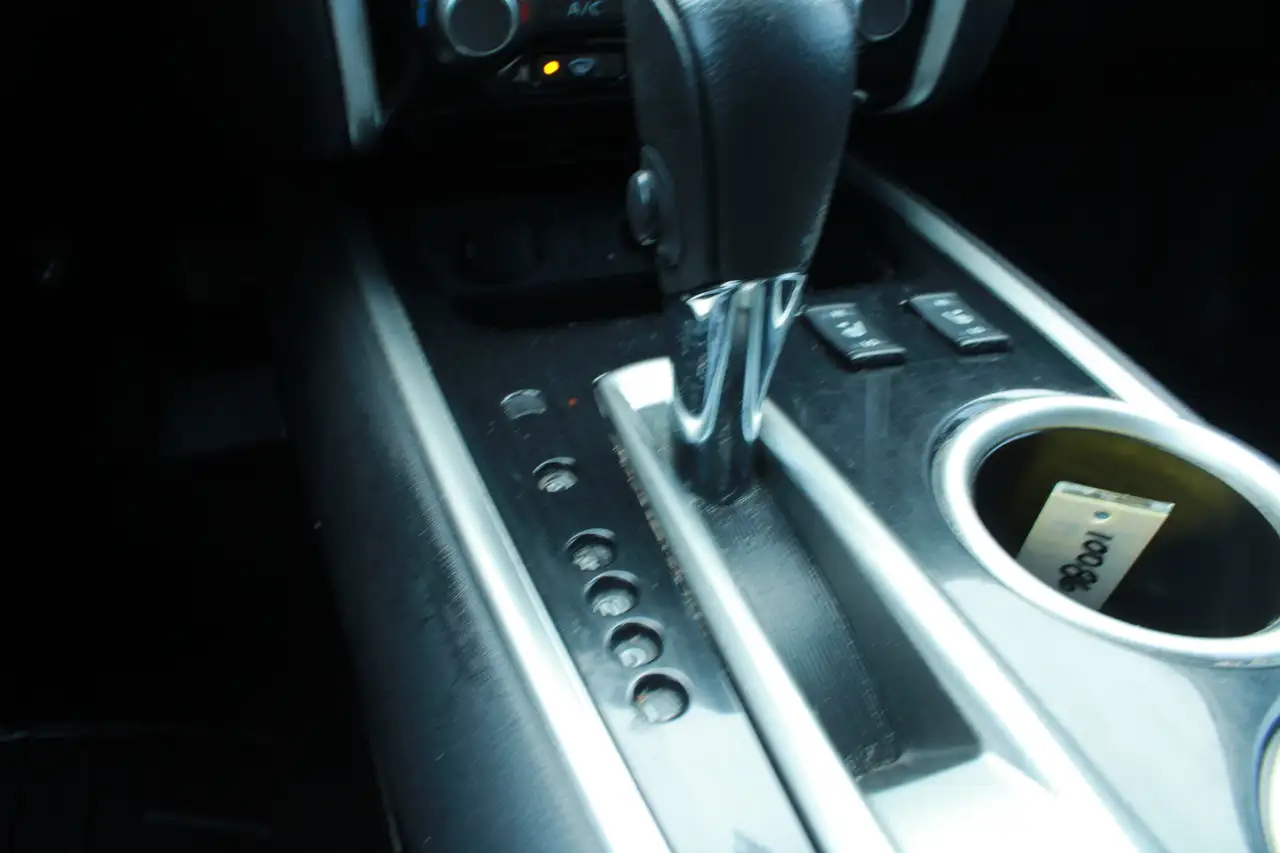 Nissan Pathfinder снимка Nissan Pathfinder