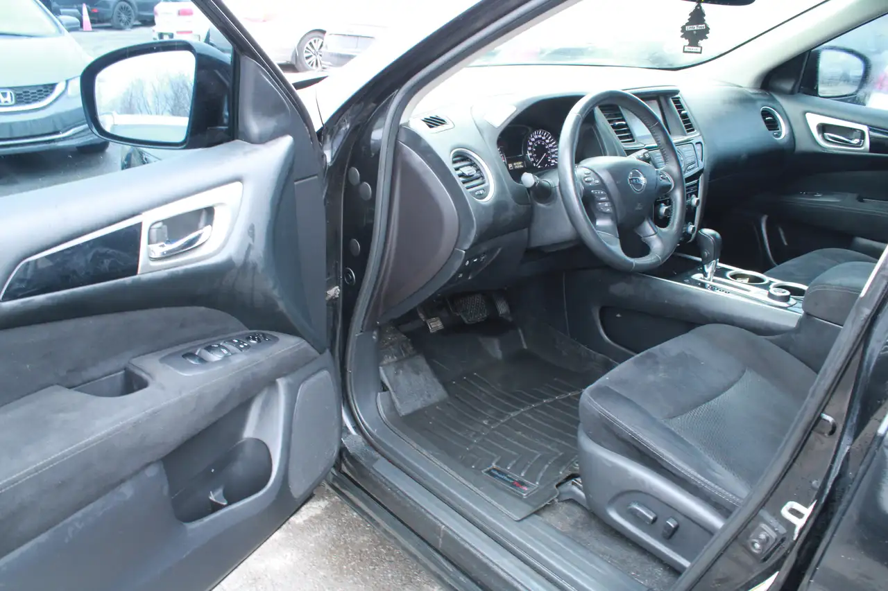 Nissan Pathfinder снимка Nissan Pathfinder