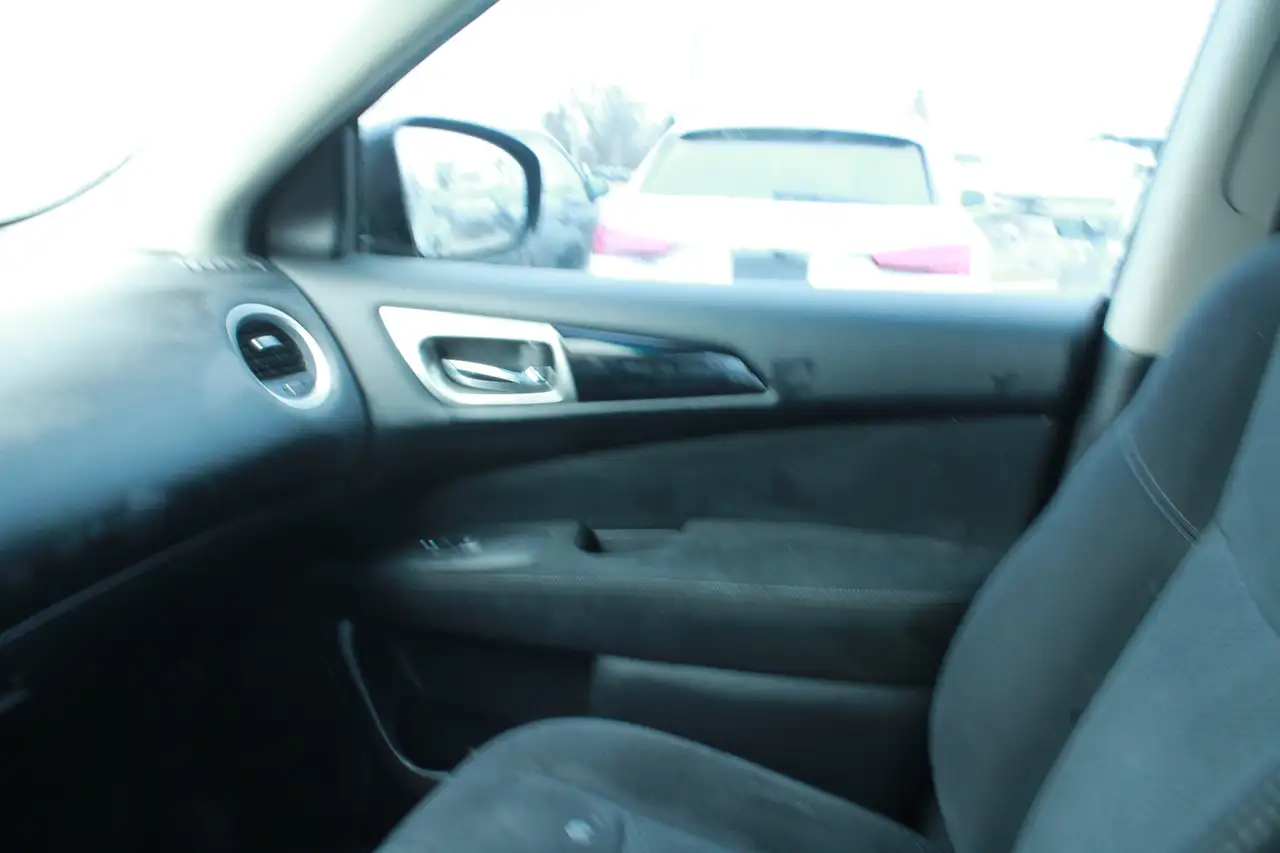 Nissan Pathfinder снимка Nissan Pathfinder