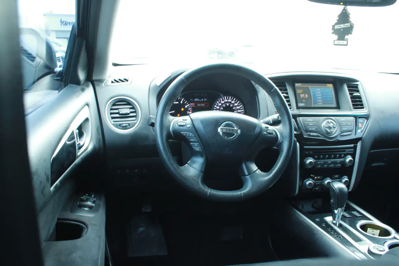 Nissan Pathfinder снимка Nissan Pathfinder