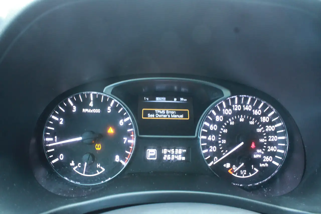 Nissan Pathfinder снимка Nissan Pathfinder