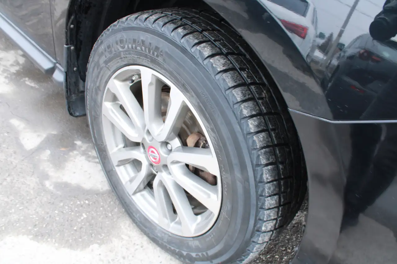 Nissan Pathfinder снимка Nissan Pathfinder