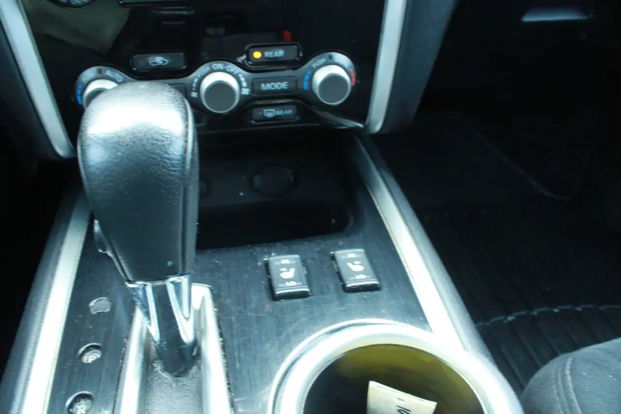 Nissan Pathfinder снимка Nissan Pathfinder