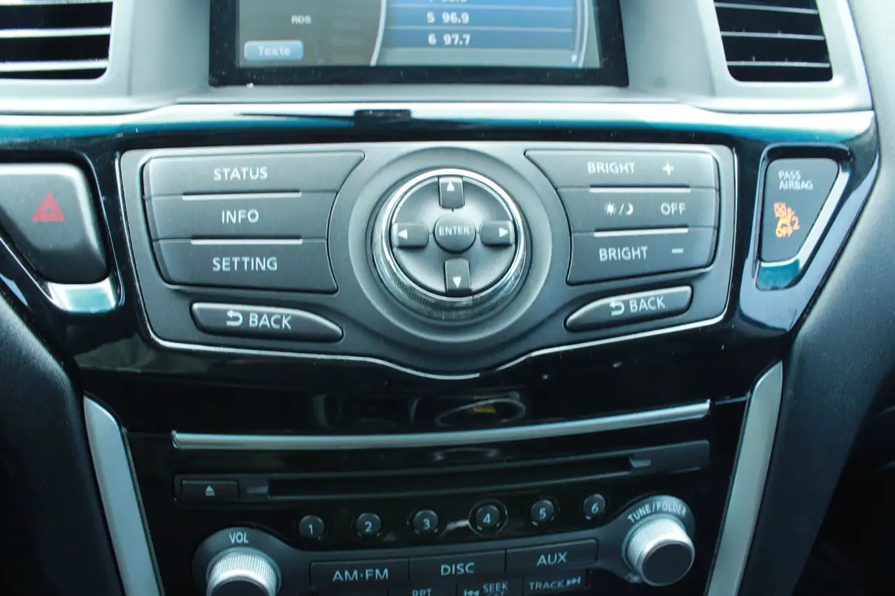Nissan Pathfinder снимка Nissan Pathfinder