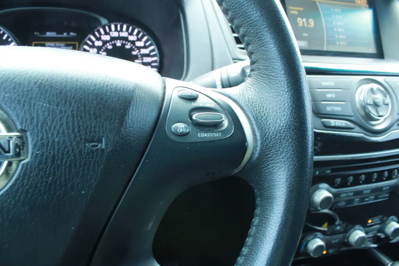 Nissan Pathfinder снимка Nissan Pathfinder