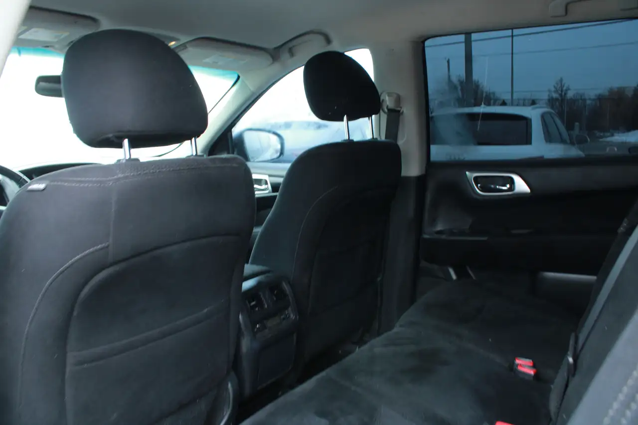 Nissan Pathfinder снимка Nissan Pathfinder