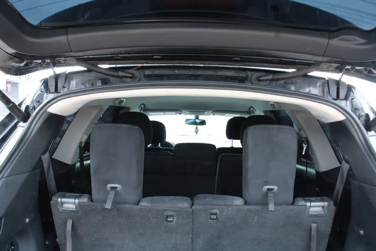 Nissan Pathfinder снимка Nissan Pathfinder