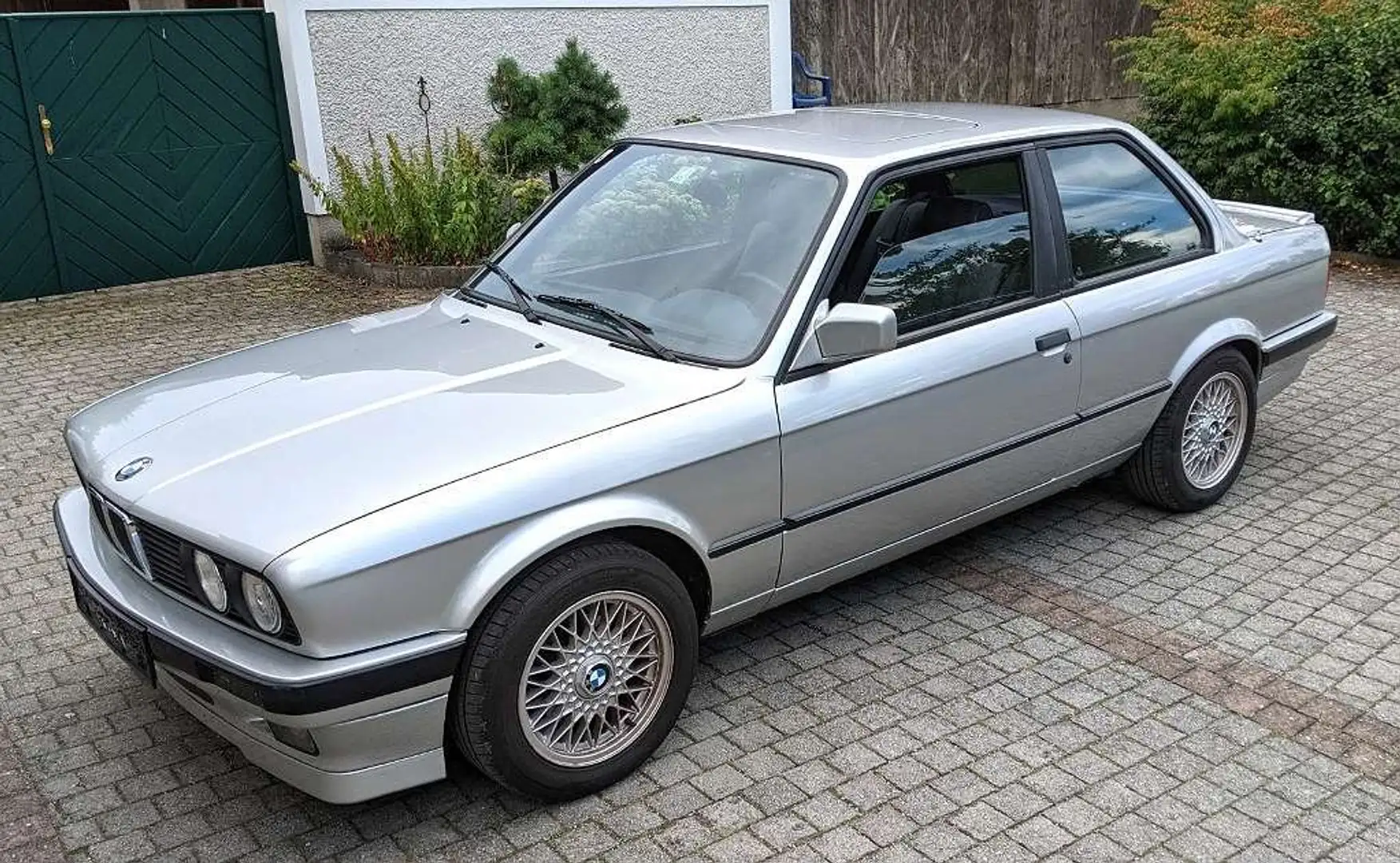 BMW 318 318is Silver - 1