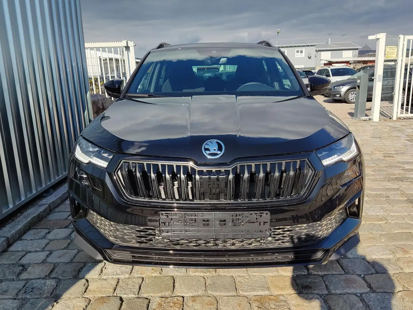 Skoda Karoq Sportline 2.0 TSI 190 PS 4x4 DSG Navi-Anhängerk... Schwarz - 2