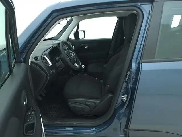 Jeep Renegade view 10