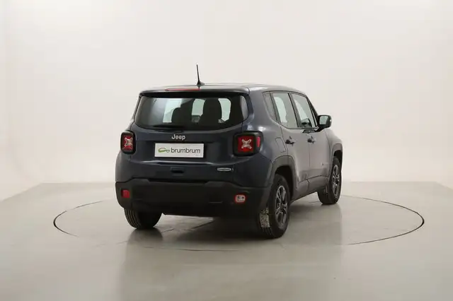 Jeep Renegade view 5