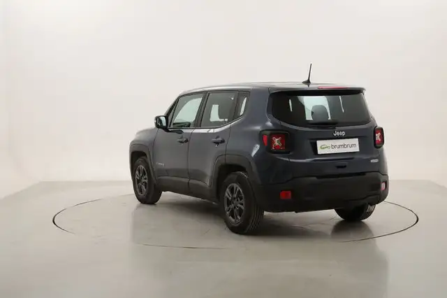 Jeep Renegade view 3