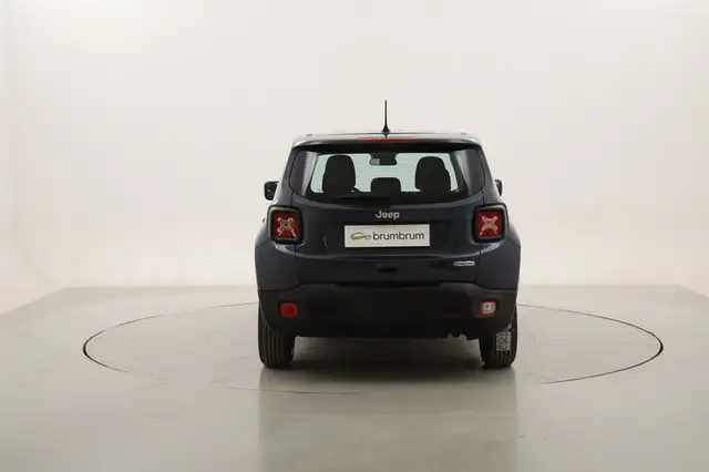 Jeep Renegade view 4
