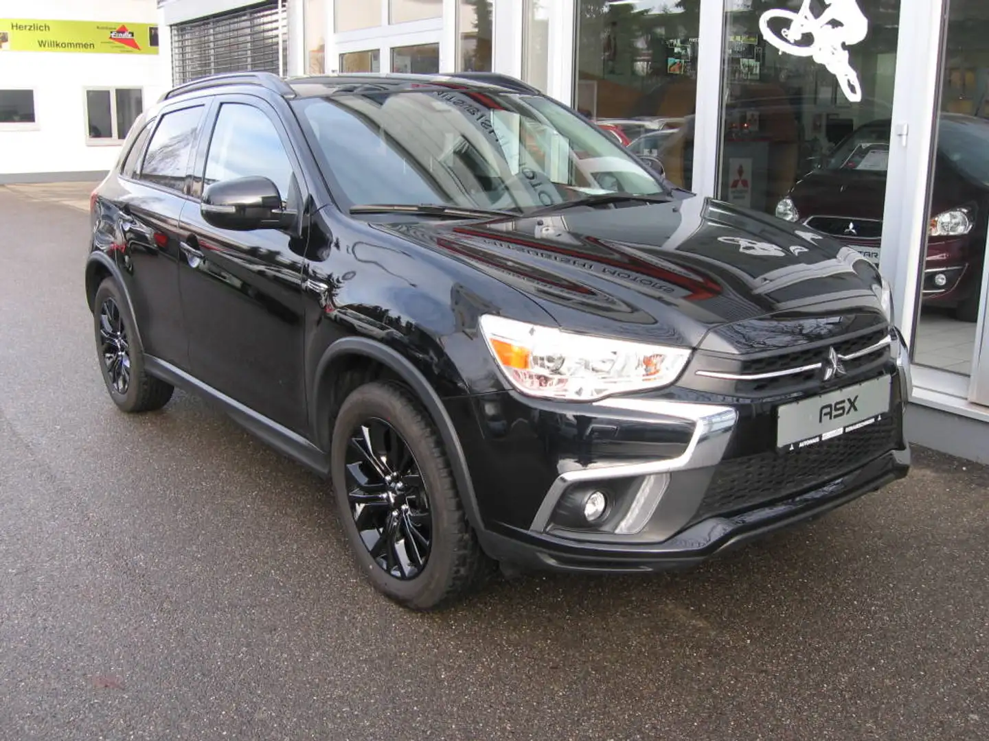 Mitsubishi ASX Edition+ mit Black-Paket Schwarz - 1
