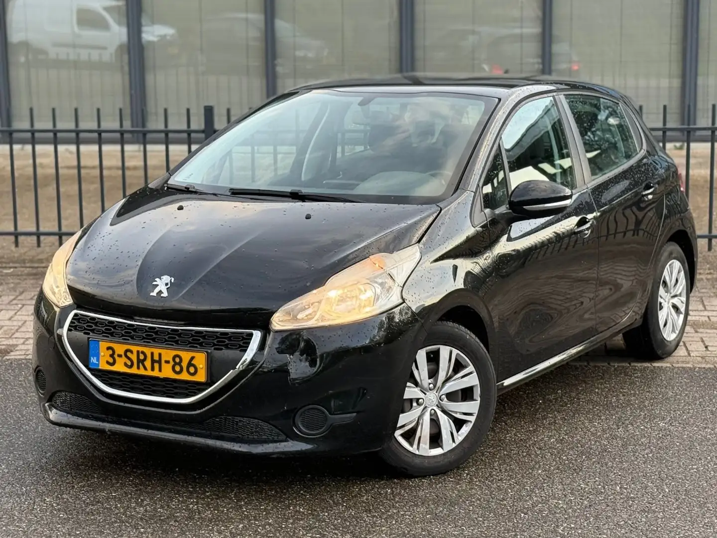 Peugeot 208 1.2 e-VTi I Automaat I Active Zwart - 1