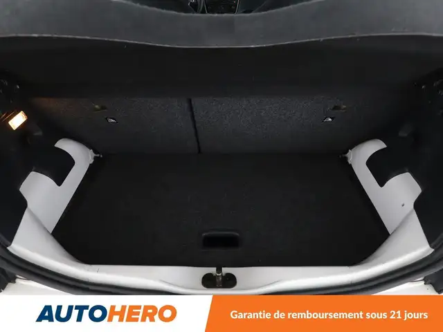 Volkswagen Up! view 17