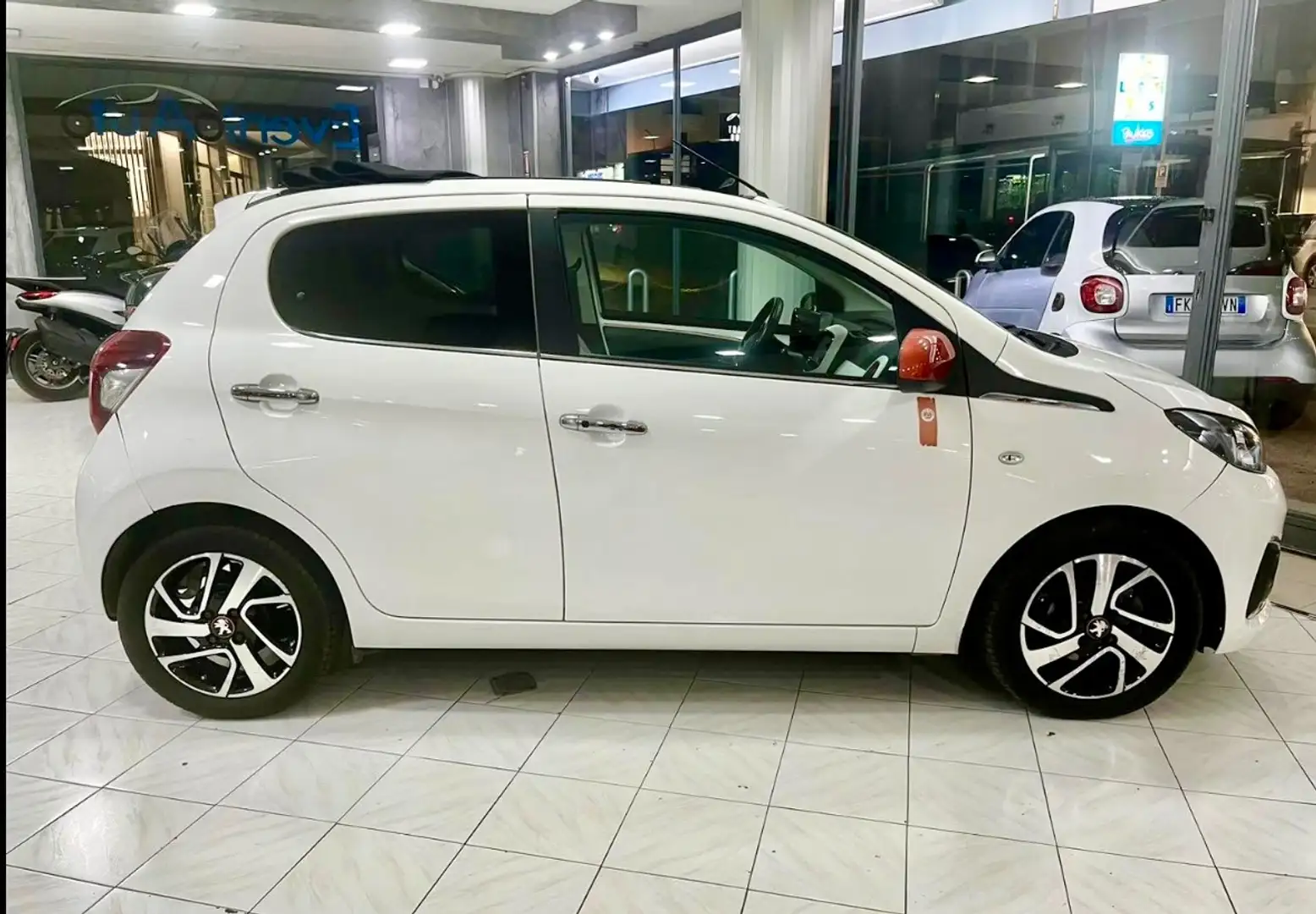 Peugeot 108 108 5p 1.0 vti Roland Garros Top! Bianco - 2