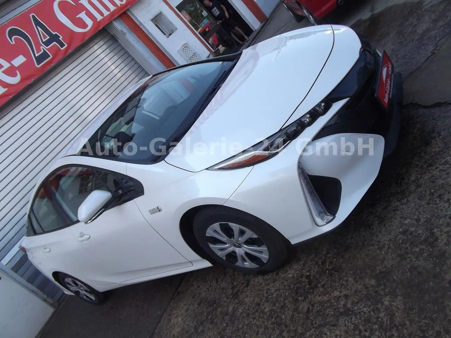 Toyota Prius 1.8-l-VVT-i Plug-in- Hybrid Autom, Navi Weiß - 1